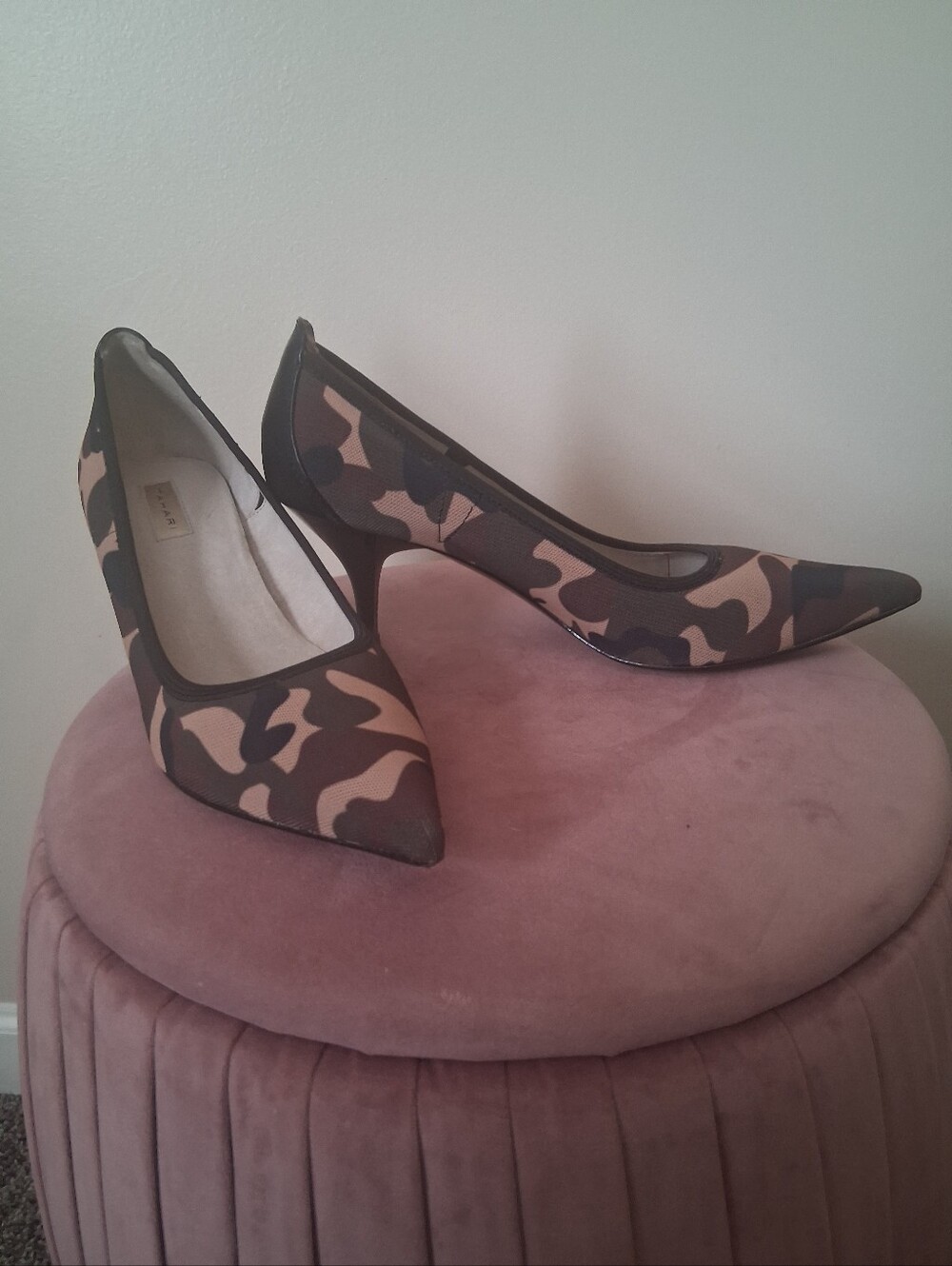 Tahari Dottie Camouflage Pointed-Toe Kitten Heel Pumps - Size 71/2 - Picture 6 of 10
